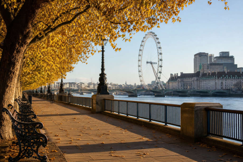 The Ultimate Guide to the Best Time to Visit London in 2026 3 London early autumn golden Thames
