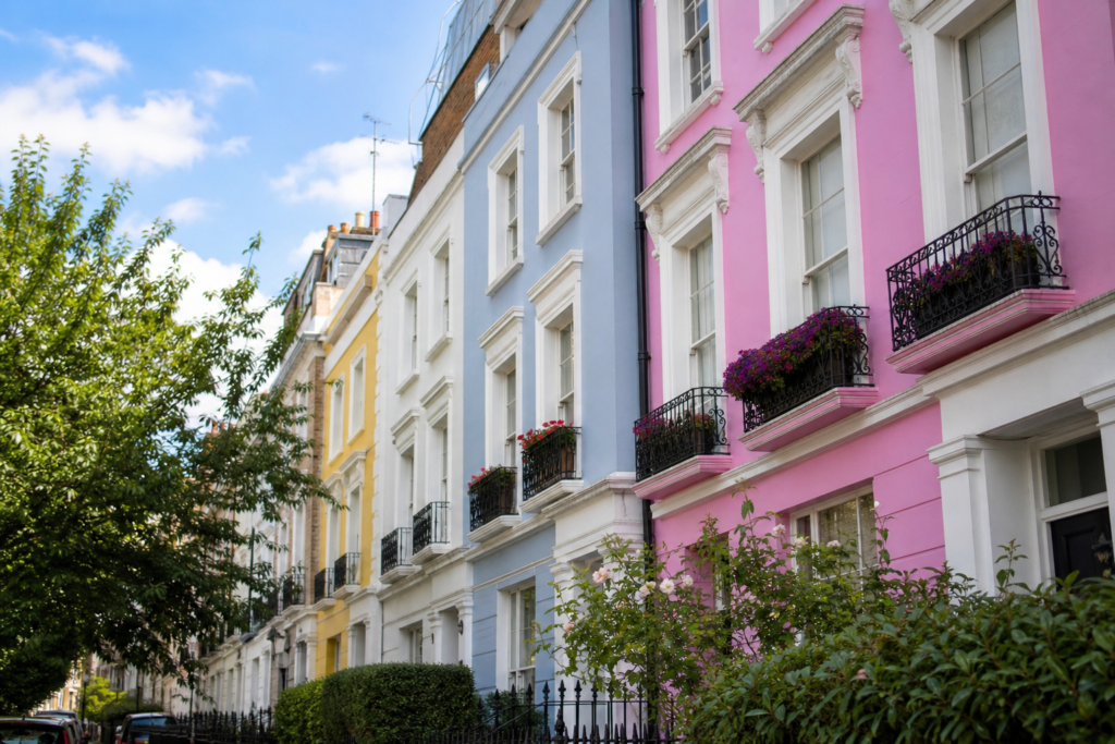 The Ultimate Guide to the Best Time to Visit London in 2026 15 August London carnival colorful streets