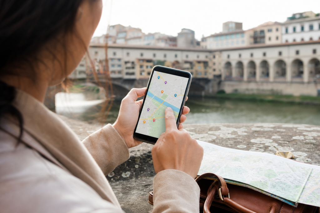 The Best Travel Tips Websites for 2026: Your Ultimate Guide 17 Smartphone city trip itinerary planning
